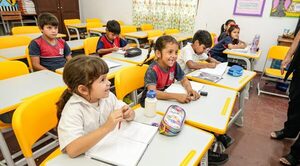 Distribuyen más de 200.000 pupitres a las instituciones educativas priorizadas