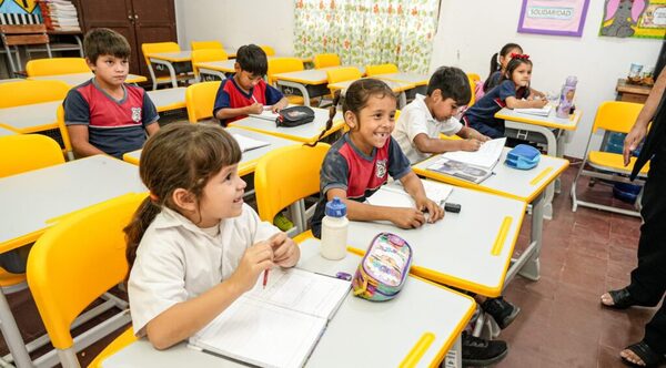 Distribuyen más de 200.000 pupitres a las instituciones educativas priorizadas