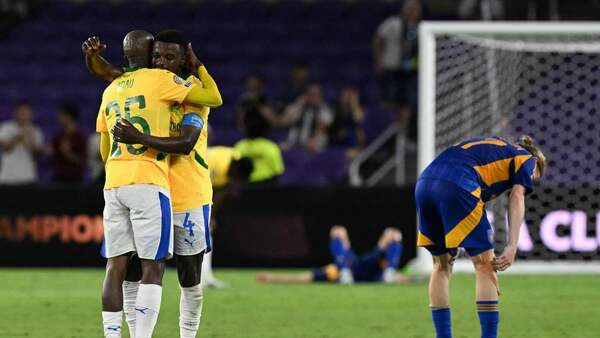 Mamelodi gana y pica por encima de Fluminense y Borussia Dortmund
