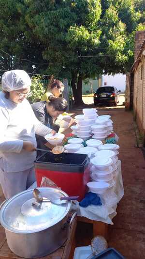 Voluntarios preparan y entregan comidas desde hace 5 años en hospital de Hernandarias - La Clave