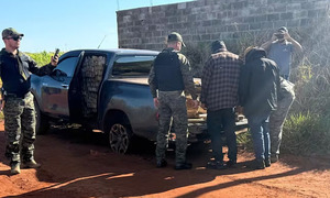 Zanja Pytã: Cae camioneta tan llena de droga que ni la puerta abría - OviedoPress