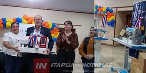 GOBIERNO DE ITAPÚA ENTREGA EQUIPAMIENTOS A MUJERES EMPRENDEDORAS DE CAMBYRETÁ 