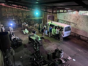 Aparatoso allanamiento de la Senad para incautar 5 moldes de hierro - La Clave