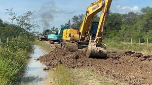 Atravesando caminos de los ganaderos, pobladores logran superar aislamiento de 77 días en Fuerte Olimpo - Noticias del Chaco - ABC Color