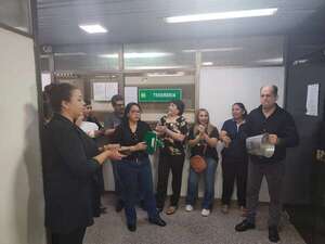 Denuncian que “Nenecho” no paga a Aso de Funcionarios hace tres meses - Nacionales - ABC Color