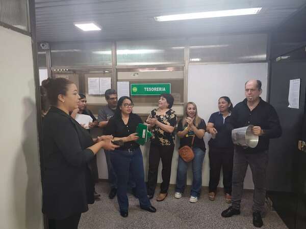 Denuncian que “Nenecho” no paga a Aso de Funcionarios hace tres meses - Nacionales - ABC Color