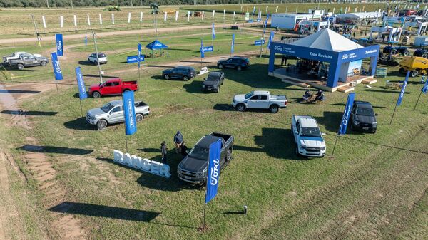 Ford con Tape Ruvicha brilló en la Expo Pioneros 2025 con su línea de vehículos todoterreno