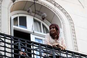 Cristina Fernández pregunta a la Justicia: “¿Puedo salir o no al balcón?” - Mundo - ABC Color