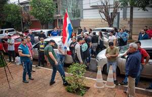 Conductores de plataforma piden derogar ordenanza que regula el servicio en Encarnación - Nacionales - ABC Color