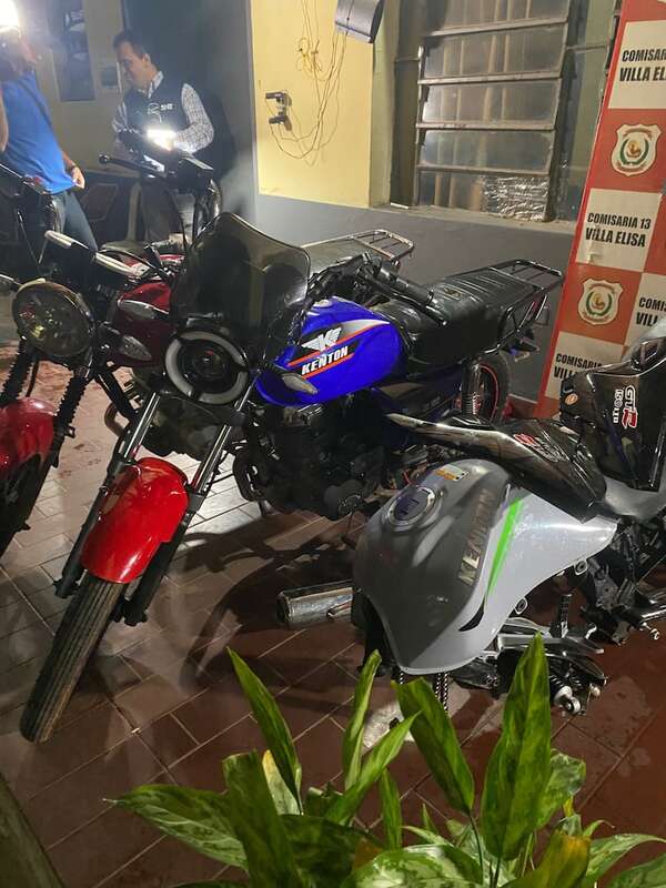 Policía recupera dos motocicletas robadas que se ofertaban en Facebook - Policiales - ABC Color