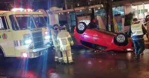 Diario HOY | Conductora volcó, pero salió ilesa