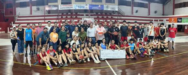 Concepción: entregan aporte económico para selecciones de básquetbol - Básquetbol - ABC Color