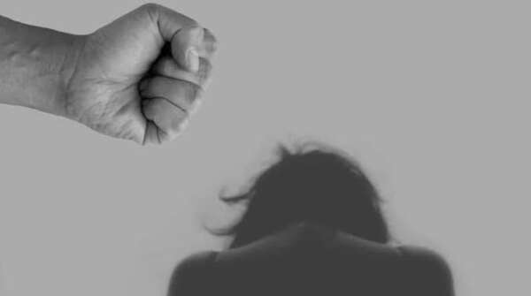 En una escuela: un hombre le habría prendido fuego a su pareja, una adolescente de 17 años - Policiales - ABC Color