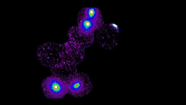 Los grandes filamentos de gas que unen galaxias pueden contener la materia "perdida"