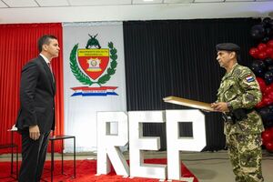 Santiago Peña insta a la unidad nacional en aniversario del Regimiento Escolta - ADN Digital