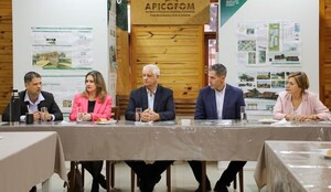 Paraguay y Argentina estrechan lazos para impulsar el desarrollo de la industria forestal - .::Agencia IP::.