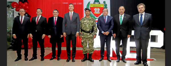 Cartes rindió homenaje al Regimiento Escolta Presidencial - ADN Digital
