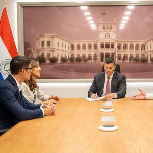 Universidad del Centro Familiar de Adoración (UCFA) recibe firma presidencial y se convierte en realidad