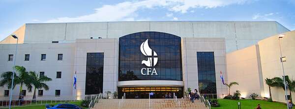 Santiago Peña promulga ley que crea la Universidad Centro Familiar de Adoración - Nacionales - ABC Color