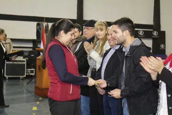 Becas del Gobierno: universitarios de Itapúa recibieron el primer desembolso - .::Agencia IP::.