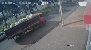 Fiscalía procesa a conductor por fatal accidente y al dueño de camión por obstaculizar investigación La fiscal Julia González Medina imputó al camionero Alfredo Morais (38) por la comisión de los hechos punibles de homicidio culposo y omisión de auxilio, 