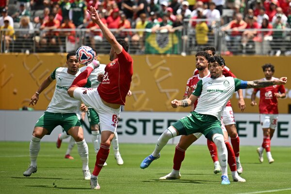 Versus / Con Gustavo Gómez en cancha, el Palmeiras se acerca a los octavos de final
