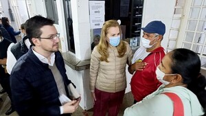 Ministra de Salud recorre Hospital de Lambaré y detecta ausencia de médicos
