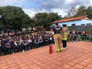Caacupé: Buscan concienciar a estudiantes y docentes sobre primeros auxilios y prevención de incendios - Nacionales - ABC Color