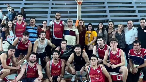 Intensa disputa en dos frentes en el baloncesto masculino