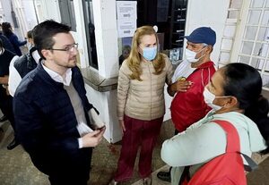 Ministra de Salud visita sorpresivamente Hospi de Lambaré y encuentra que médicos faltaron a sus guardias
