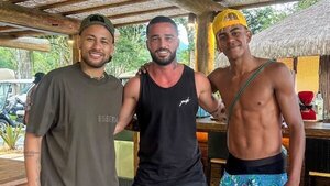 Lamine Yamal cumple el sueño de conocer a su ídolo Neymar