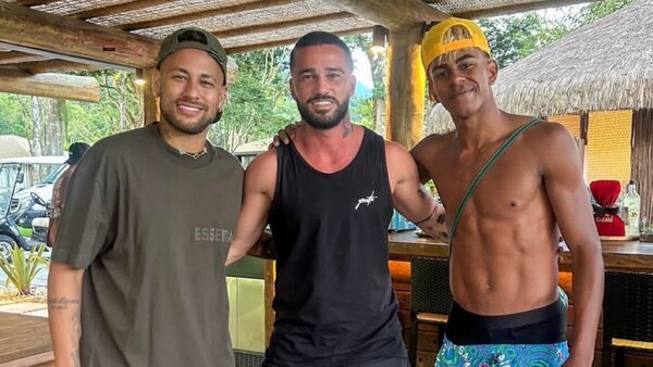 Lamine Yamal cumple el sueño de conocer a su ídolo Neymar