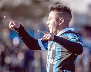 Hugo Quintana anota en triunfo sobre Peñarol - Fútbol - ABC Color