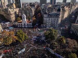 Cristina Fernández: “Pueden encerrarme a mi pero no van a poder encerrar a todo el pueblo” - Mundo - ABC Color