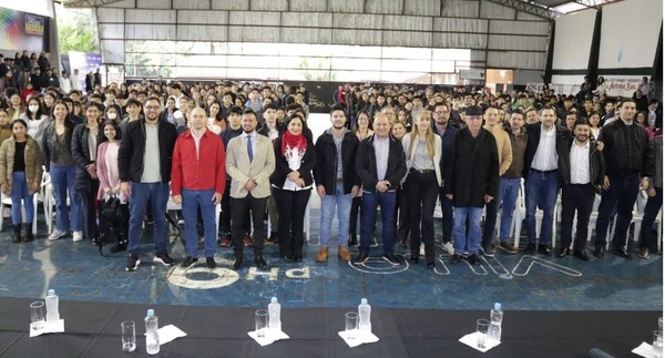 Becas del Gobierno: universitarios de Itapúa recibieron el primer desembolso - ADN Digital