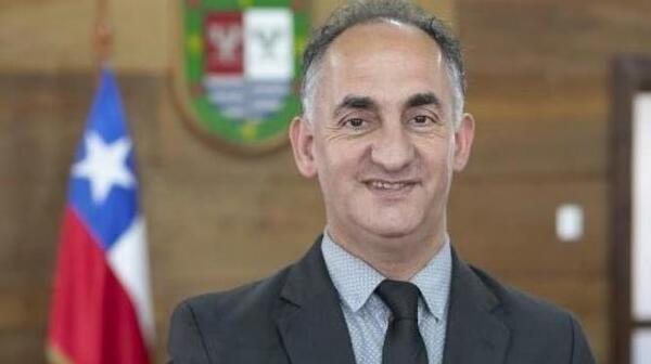 Un concejal chileno presentó licencia médica por faringitis para ir a un concurso de canto