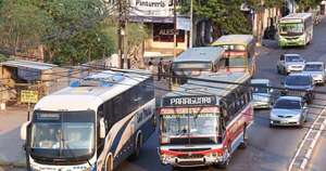 La Nación / Transportistas amenazan con reguladas por atraso en subsidios