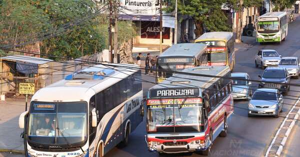 La Nación / Transportistas amenazan con reguladas por atraso en subsidios