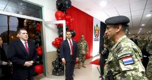 La Nación / Cartes rinde homenaje al Regimiento Escolta