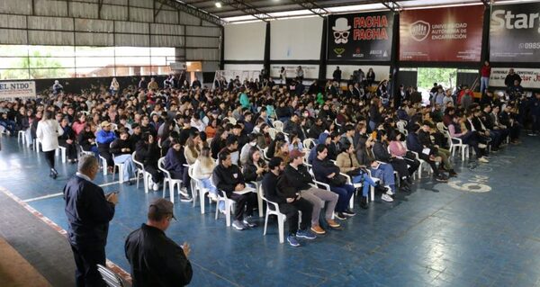 Universitarios de Itapúa recibieron el primer desembolso del Programa Becas Gobierno del Paraguay