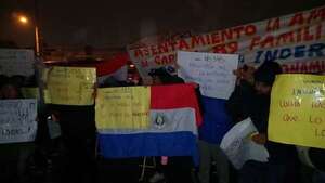 Siguen las protestas frente a Registro Públicos - Nacionales - ABC Color