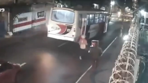 Video: Asaltan a pareja de repartidores en transitada calle asuncena