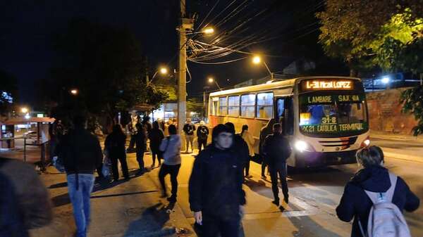 Pasajeros ya sienten la “regulada” en el transporte público - Nacionales - ABC Color