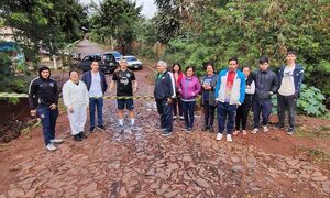 Vecinos del barrio Fátima cierran calle porque un puente inseguro está a punto de generar tragedia