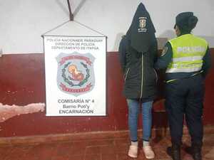 Mujer con orden de captura por hurto agravado es detenida durante patrulla en Encarnación