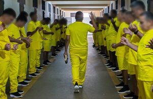 Implementan uso obligatorio de uniformes en penales de Minga Guazú y Embocada | Unicanal