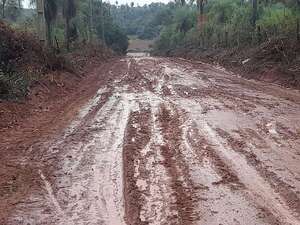 Comunidad olvidada y camino intransitable: el eterno abandono de Bernardino Caballero, Atyrá  - Nacionales - ABC Color
