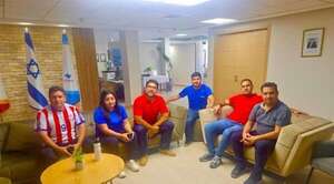 Concejal paraguayo es recibido como héroe tras escapar de zona de conflicto en Israel