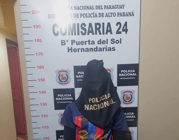 Atacó a su mama con un cuchillo y casi la mata
