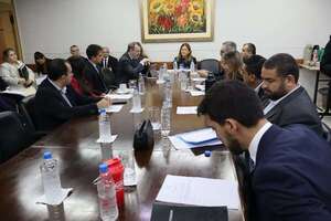 Acusan de “mala fe” al Gobierno por  modificación de ley de sistema de pago - Política - ABC Color